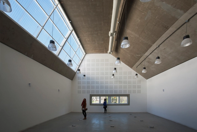 Escuela de Ingeniería Civil y Auditorio CUR / Gerardo Caballero, Maite Fernández - Universidad