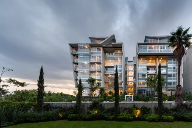 Conjunto de Edificios Natura / ARCHETONIC - Apartamentos, Jardín, Fachada