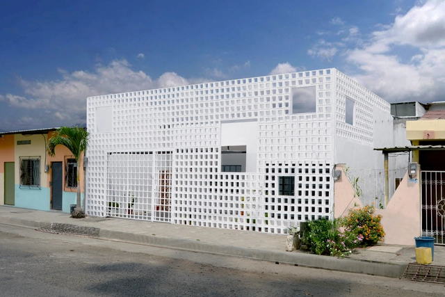 Casa Infinita / Natura Futura Arquitectura - Casas, Puerta, Fachada