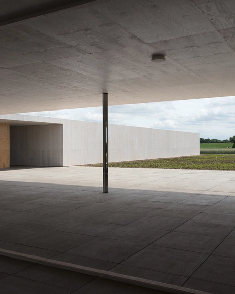 Mies Meets Modesty in Joachim Brohm's 'Vernacular & Modern' Exhibition - Featured Image