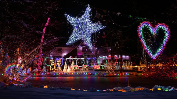 Christmas Wars: The Fight to Hold the World Record for the Most Christmas Lights   - Featured Image