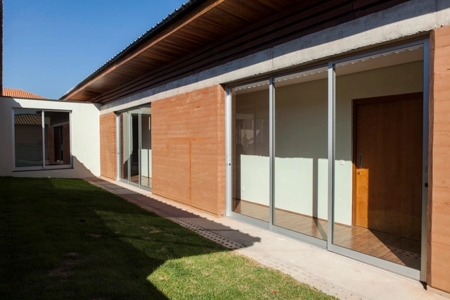 Casa Colinas / FATO Arquitetura - Casas, Jardim, Porta, Fachada