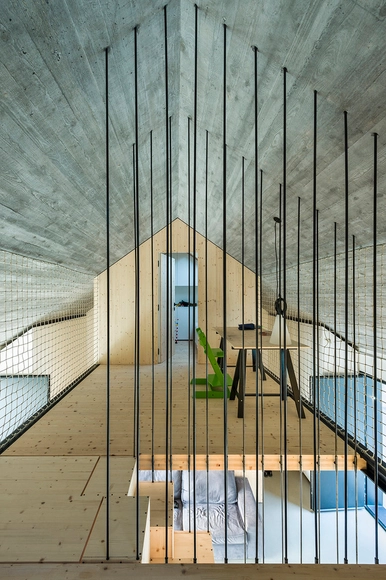 Vivienda compacta en Karst / dekleva gregorič arhitekti - Casas