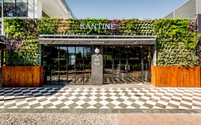 Kantine / Pablo Dellatorre,  Estudio Montevideo  - Bar, Jardín, Fachada, Arco, Iluminación
