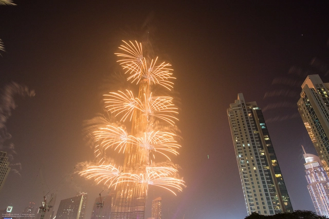 Vídeos: Os melhores fogos de artifícios arquitetônicos do Ano Novo de 2015 - Imagem de Destaque
