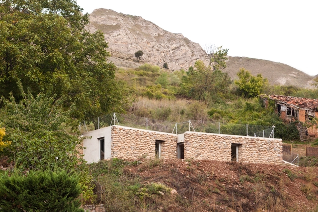 Refugio Entre Muros / Azootea - Casas, Puerta, Fachada, Arco