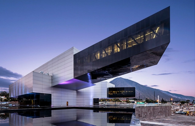 Edifício UNASUR  / Diego Guayasamin - Edifícios Institucionais