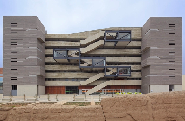 Edifício das Classes de Engenharia e Ciências PUCP / Llosa Cortegana Arquitectos - Sala De Aula
