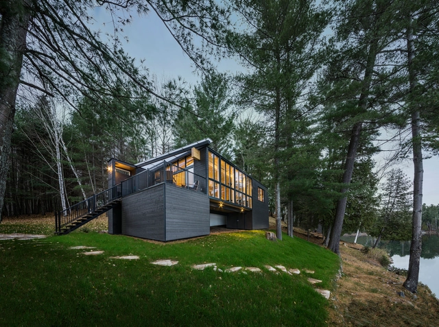 Cabaña de madera laminada / Kariouk Associates - Casas