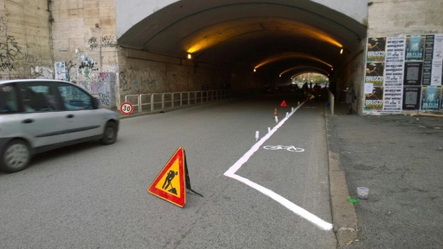 Ciclistas de Roma decidem solucionar por sua própria conta a falta de ciclovias - Imagem de Destaque
