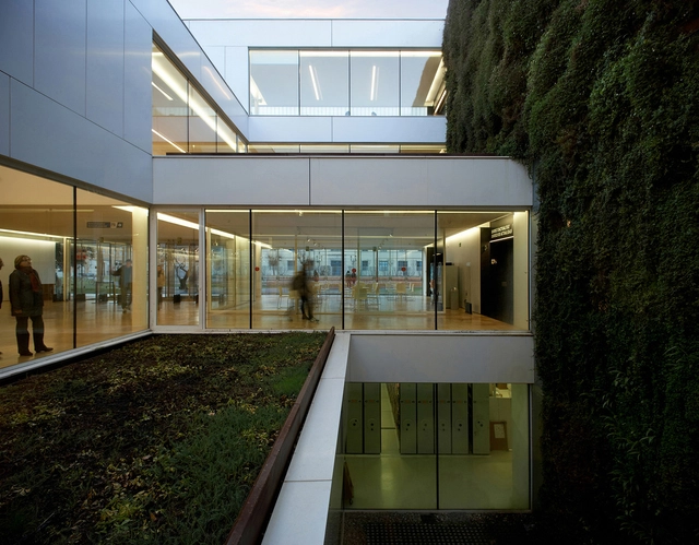 Biblioteca Pública en Girona / Corea & Moran Arquitectura - Bibliotecas