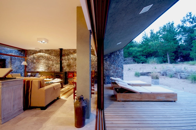 Casa El Patio / Lucas Mc Lean Arquitecto - Casas