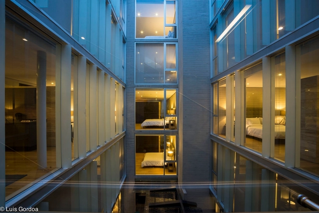 Suites AR 218 / Colonnier Arquitectos + Vieyra Arquitectos - Hoteles, Fachada, Barandas, Escaleras