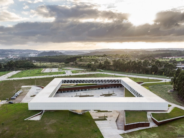 Parque tecnológico en Obidos / Jorge Mealha - Edificios Públicos