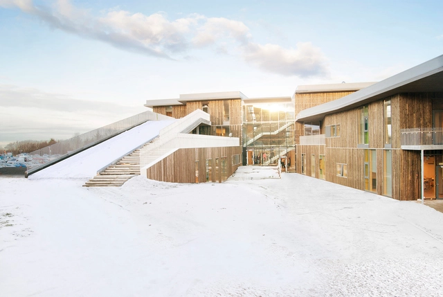 Escuela secundaria Mosfellsbær / A2F arkitektar - Escuela Secundaria