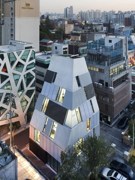 Tropism of Wild Flower / L'EAU design - Office Buildings