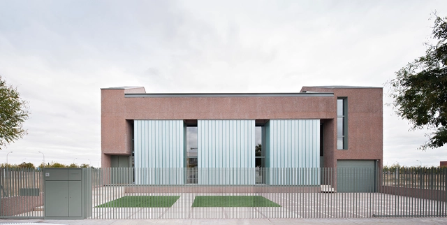 Vivienda entre Medianeras - Casa Fuensanta / MUKA Arquitectura - Casas