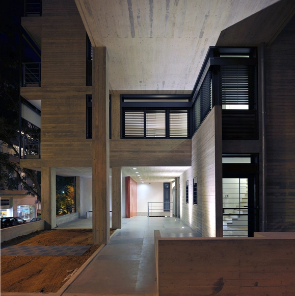 Edificio de apartamentos en la calle Deinokratous, Atenas / Giorgos Aggelis - Apartamentos
