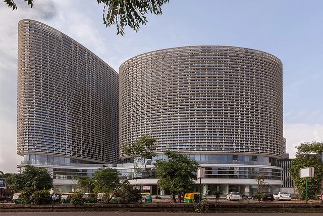 Plaza Mondeal en Ahmedabad / Blocher Blocher India Pvt. Ltd. - Arquitectura Comercial