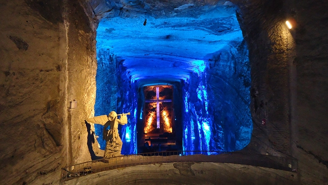 En Viaje: Catedral de Sal de Zipaquirá, Bogotá, Colombia - Imagen Principal