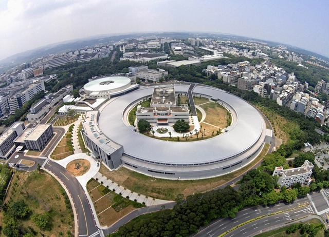 Acelerador de Fotones en Taiwan / J. J. Pan & Partners - Centro De Investigación