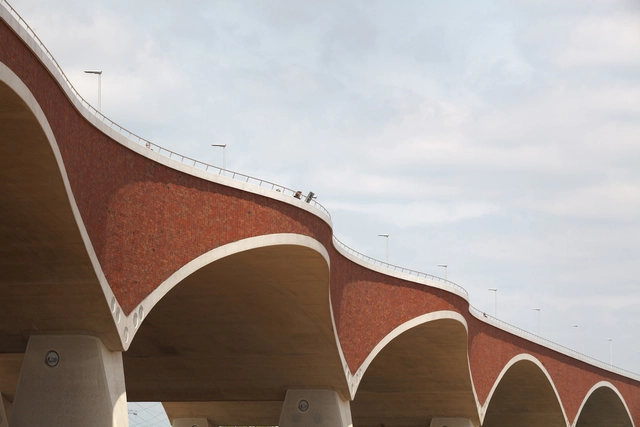 Ponte Urbana ‘De Oversteek’ / Ney Poulissen Architects & Engineers - Passarela