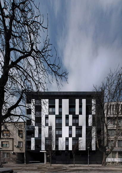 Edificio Residencial en la Calle Vase Stajića / Kuzmanov and Partners - Vivienda Colectiva