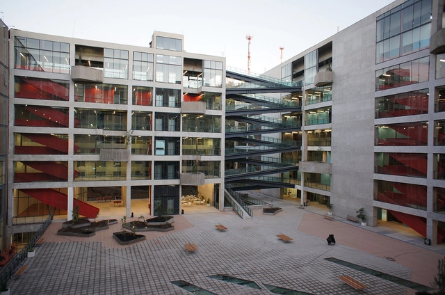 UNAB Viña del Mar / Martin Schmidt Radic Arquitectos Asociados - Universidad, Fachada