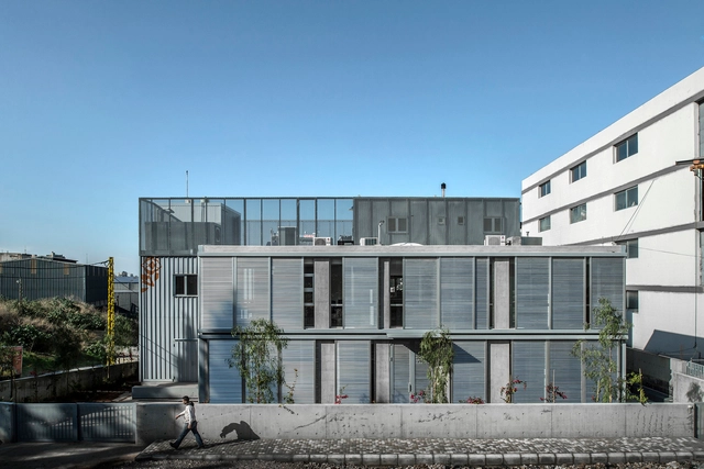 Oficinas Centrales Senteurs d’Orient / Atelier130 - Edificios Institucionales