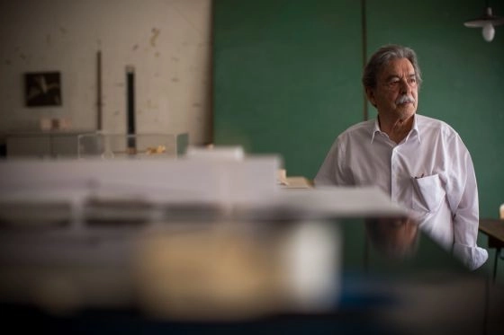 "En el fondo, está en juego la estupidez del automóvil” - Paulo Mendes da Rocha conversa con El País - Imagen Principal