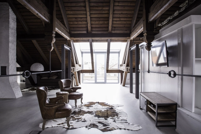 Spring, Summer, Fall, Winter... and Spring / ORA - Adaptive Reuse