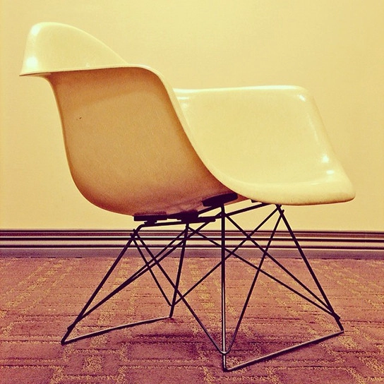 La construcción de la "Silla Shell" de Charles y Ray Eames en 12 GIFs - Imagen Principal