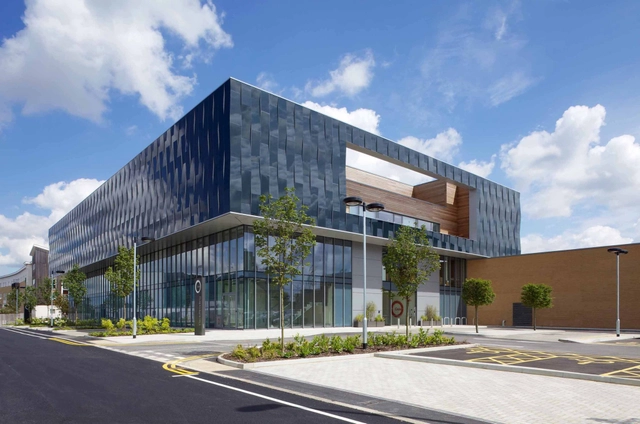 Circle Reading Hospital / Brydenwood - Hospital , Facade