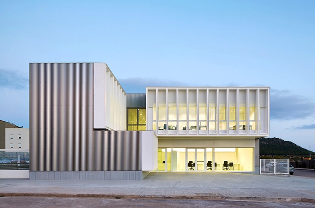 Oficinas en Son Bugadelles / RipollTizon - Edificio De Oficinas