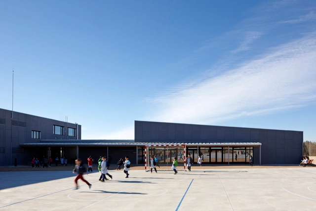 Escuela La Canaleta  / 2260mm Arquitectes - Escuelas