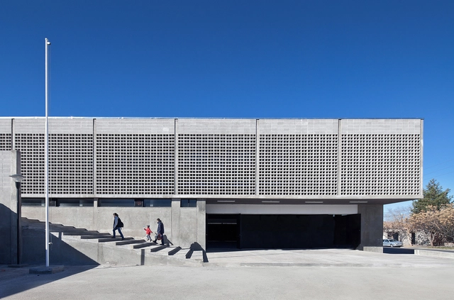 Polideportivo Bº Provincias Unidas / Estudio demarchisalcedo.arqs + Barigelli & Asoc - Centro Comunitario, Fachada