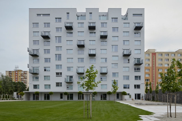 Edificio Prefabricado en Rimavska Sobota  / GutGut - Renovación