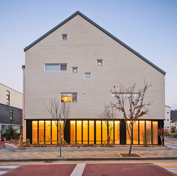 Casa Dongtan / JYA-RCHITECTS - Casas