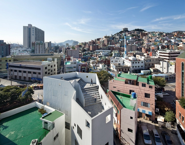 Edifício O+A / Architects Group RAUM - Centro Comunitário