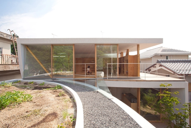 Park and House / tonoma - Houses, Garden, Facade, Handrail