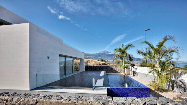 Vivienda en La Quinta / Correa + Estévez Arquitectura - Casas, Fachada