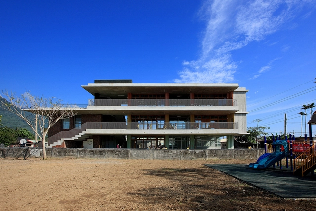 RUNNING Pacidal! Kindergarten Sinchen / Wang, Pe-Jen Architects + Lin, Chi Chin - Exterior Photography, Day Care, Facade