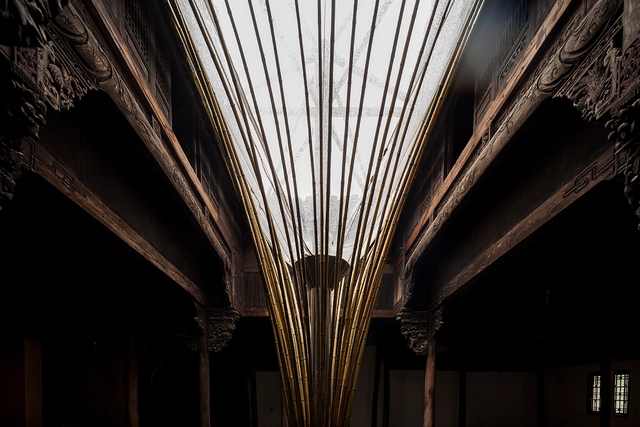 China: dispositivo de bambú permite iluminar el interior de un antiguo edificio vernacular - Imagen Principal