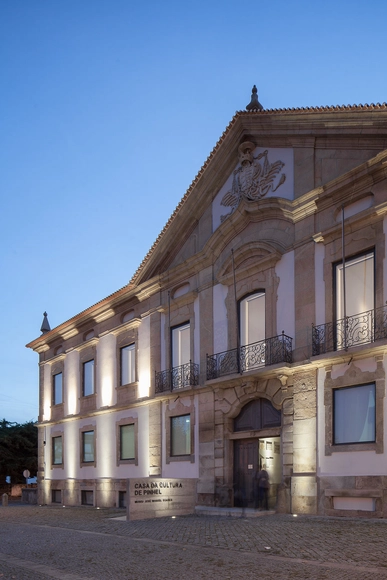 Casa da Cultura de Pinhel /  depA Architects - Museu