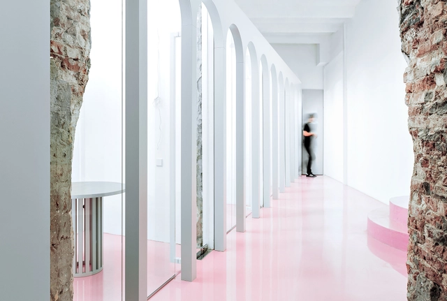 NGRS Recruiting Company  HQ  / Crosby Studios - Offices Interiors, Facade, Handrail, Arch, Column