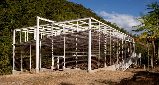 Cubierta  del Yacimiento Arqueologico Santa Ana - La Florida Fase I / BROWNMENESES - Otras Estructuras, Fijación Vigas, Fachada