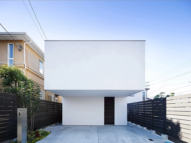 Wave House  / APOLLO Architects & Associates - Houses, Courtyard, Facade, Handrail, Lighting