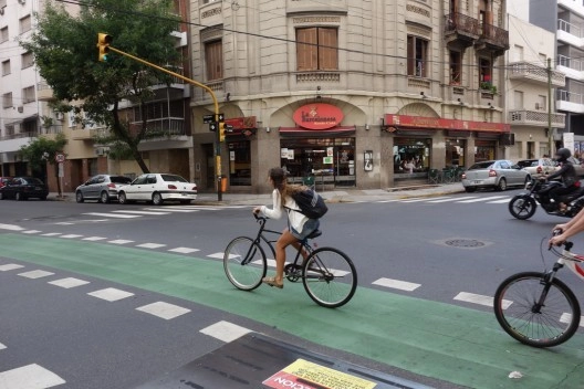 Buenos Aires: Aplicación permite denunciar a los automovilistas que obstruyen ciclovías y veredas - Imagen Principal