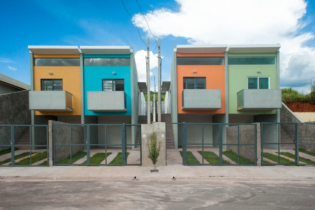 Casas em Cotia / Silva Realizações - Casas, Cerca, Fachada, Porta