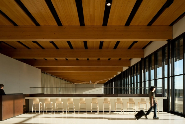 Aeroporto Internacional Fort McMurray / office of mcfarlane biggar architects + designers - Aeroporto